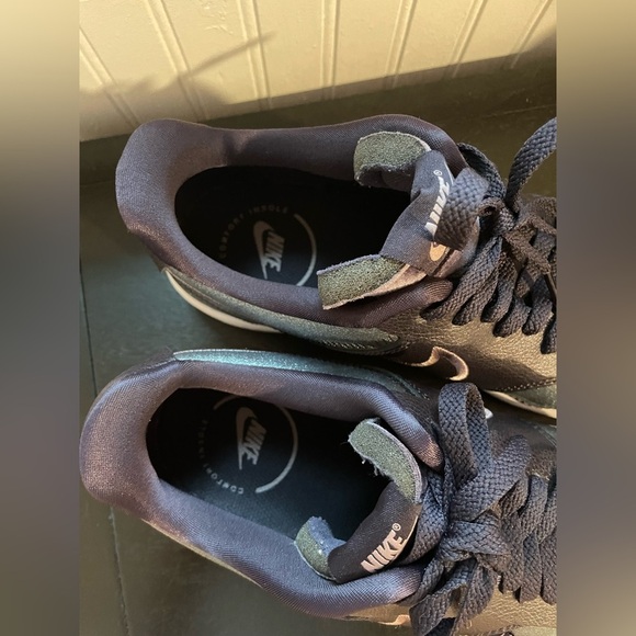 Nike Women's Vision Lows Size 11 Sneakers - Picture 4 of 10